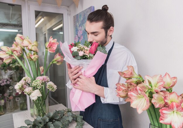 Jak wybrać idealną kwiaciarnię internetową oferującą dostawę kwiatów na terenie Twojego miasta